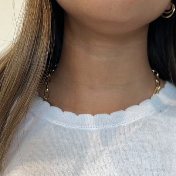 White Blouse with scalloped hemming, size Small - Picture 4 of 6